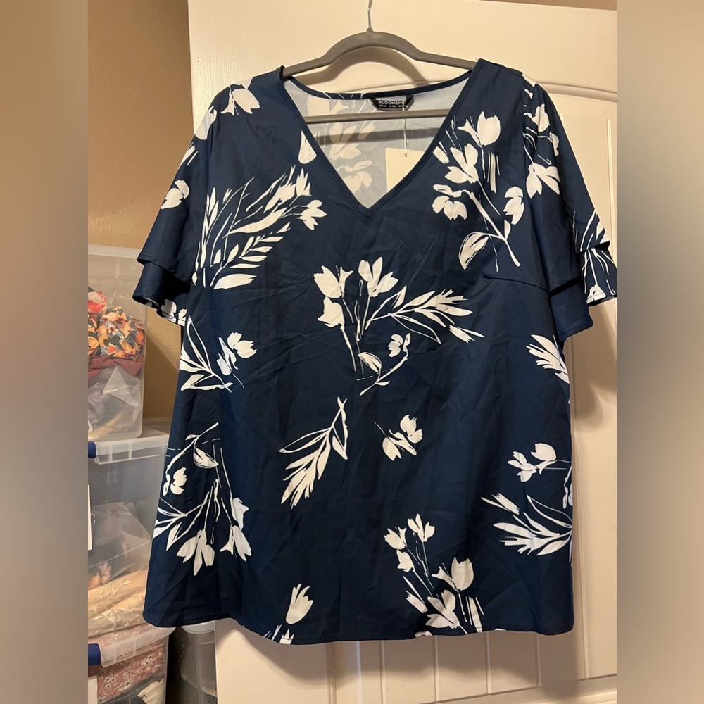 NWT: BloomChic 14/16 top with double flutter sleeve
